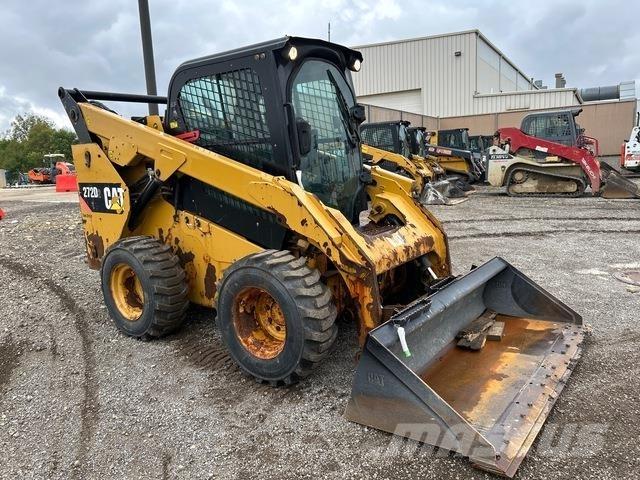 CAT 272D2 スキッドステアローダー