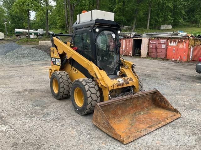 CAT 272D2 XHP スキッドステアローダー