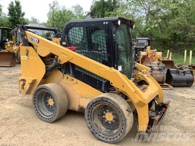CAT 272D3 スキッドステアローダー