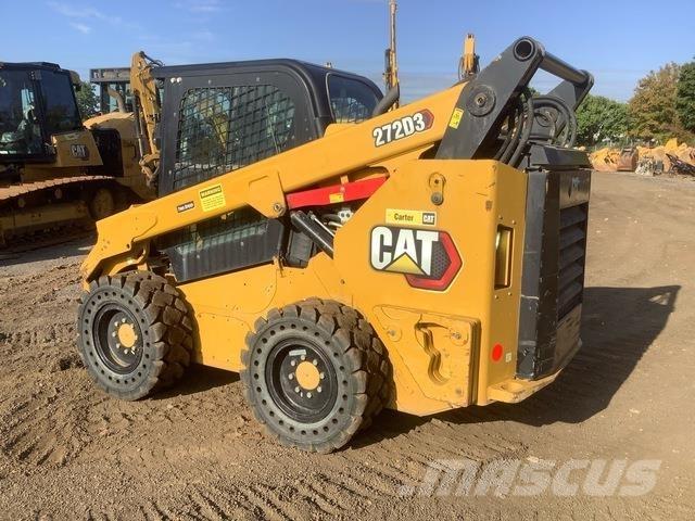 CAT 272D3 スキッドステアローダー