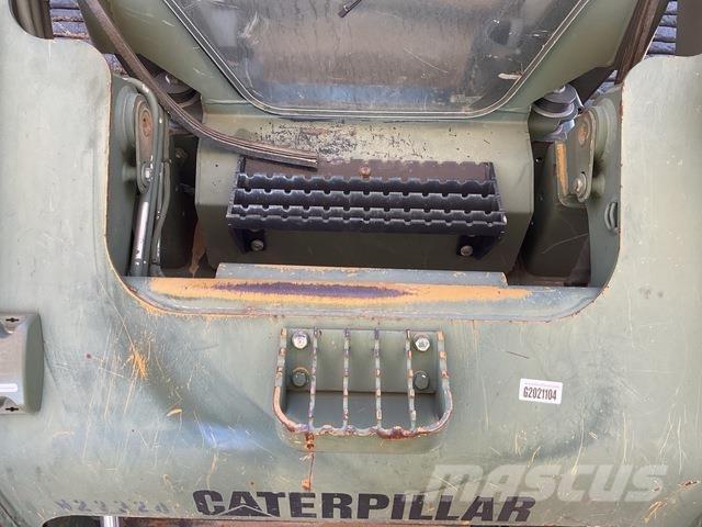 CAT 277C スキッドステアローダー