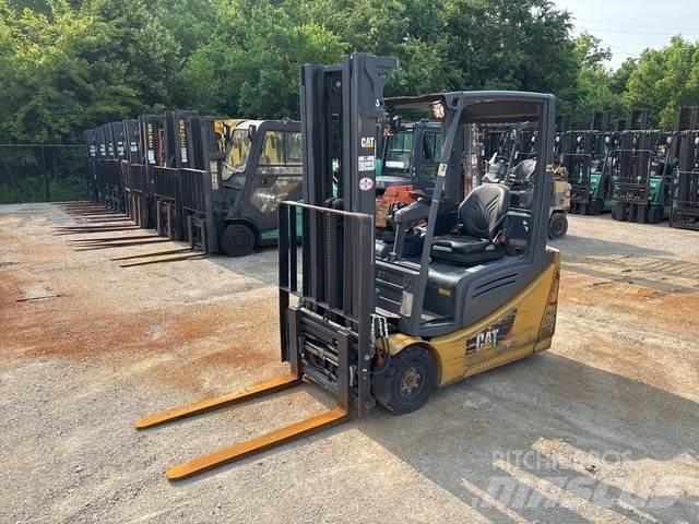 CAT 2ET3000 バッテリーフォークリフト