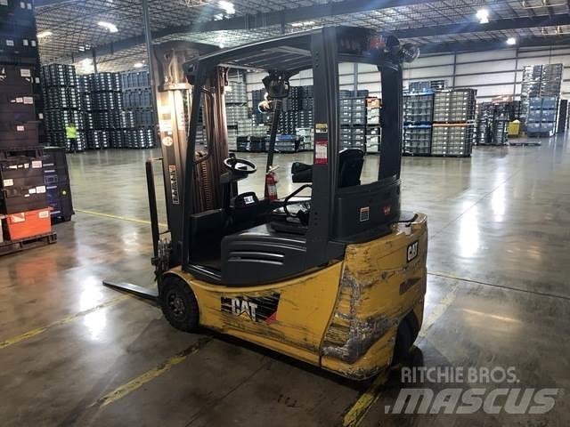 CAT 2ET3000 バッテリーフォークリフト