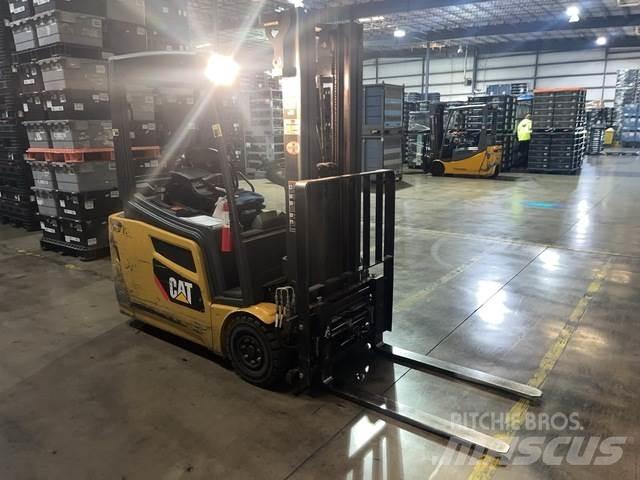 CAT 2ET3000 バッテリーフォークリフト