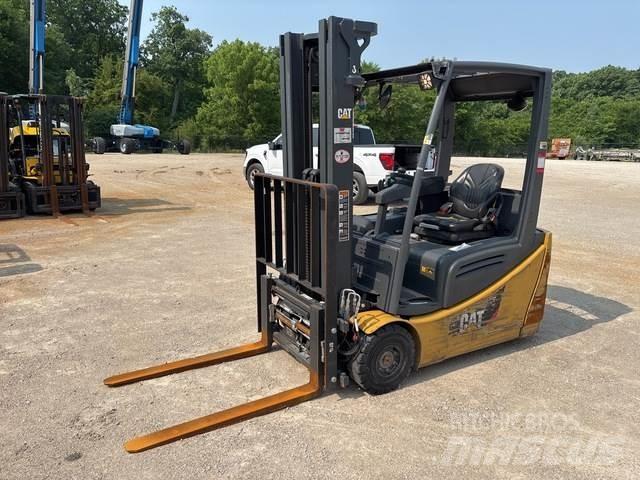 CAT 2ET3000 バッテリーフォークリフト