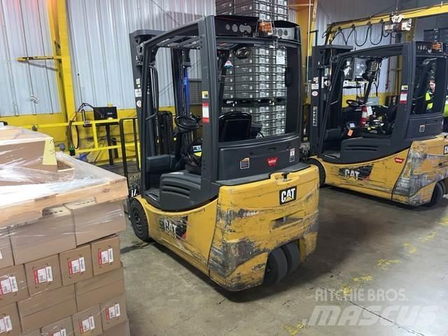 CAT 2ET3000 バッテリーフォークリフト