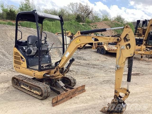 CAT 301.7D 大型油圧ショベル12t以上（パワーショベル・ユンボ）