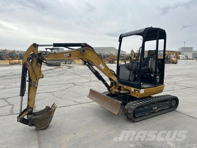 CAT 302.7D CR 大型油圧ショベル12t以上（パワーショベル・ユンボ）