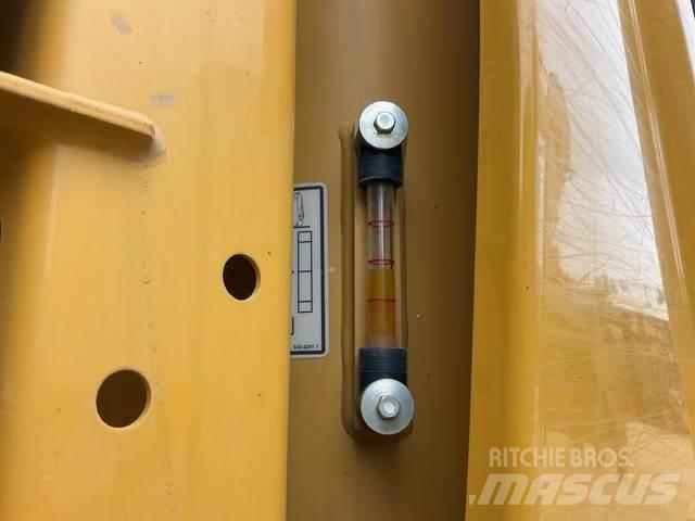 CAT 326 GC 大型油圧ショベル12t以上（パワーショベル・ユンボ）