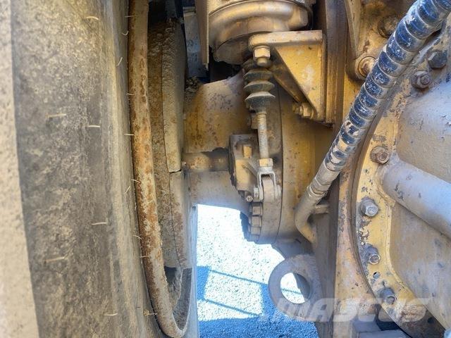 CAT 651 給水車