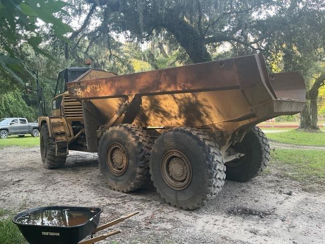 CAT 725 アーティキュレート式ダンプトラック