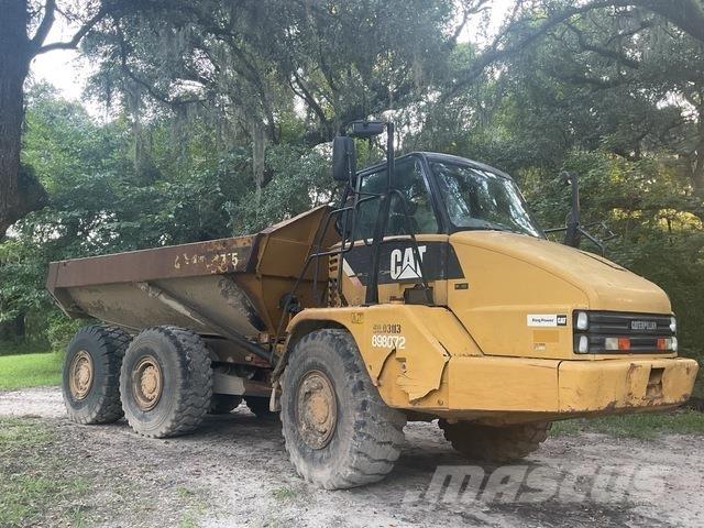 CAT 725 アーティキュレート式ダンプトラック