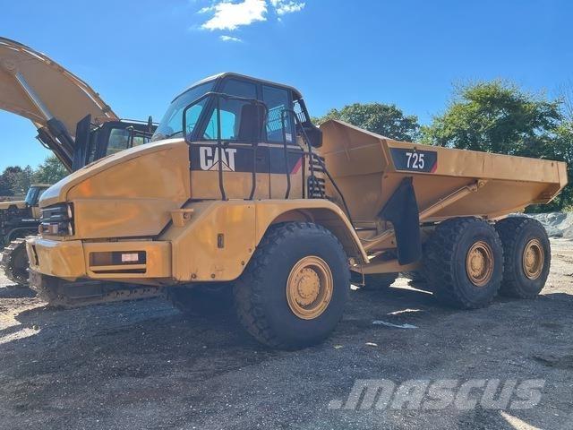 CAT 725 アーティキュレート式ダンプトラック