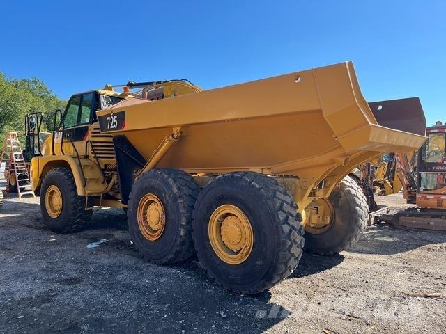 CAT 725 アーティキュレート式ダンプトラック