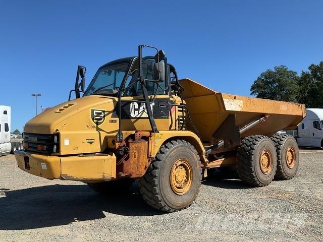 CAT 725 アーティキュレート式ダンプトラック