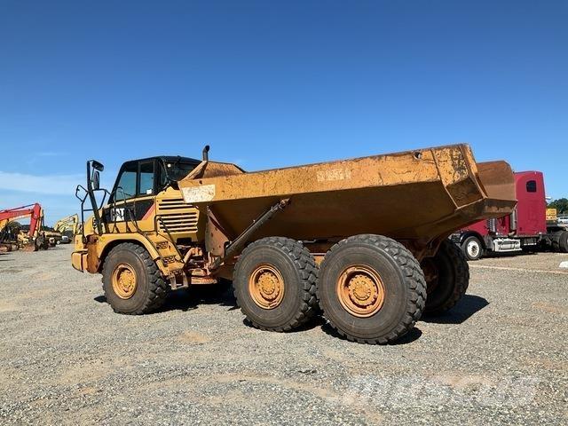CAT 725 アーティキュレート式ダンプトラック
