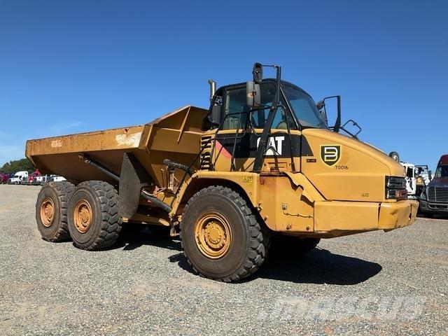 CAT 725 アーティキュレート式ダンプトラック