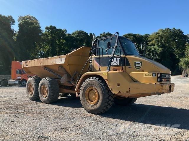 CAT 725 アーティキュレート式ダンプトラック