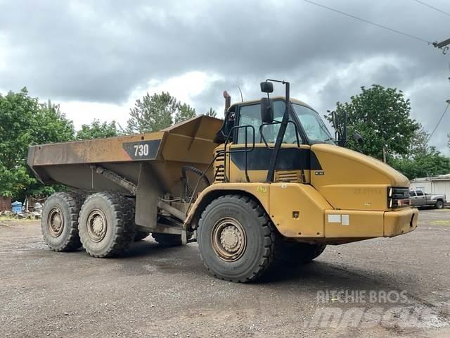 CAT 730 アーティキュレート式ダンプトラック