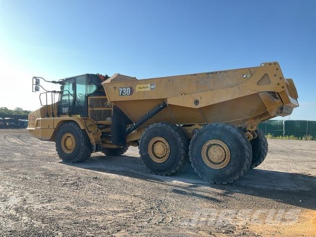 CAT 730 アーティキュレート式ダンプトラック