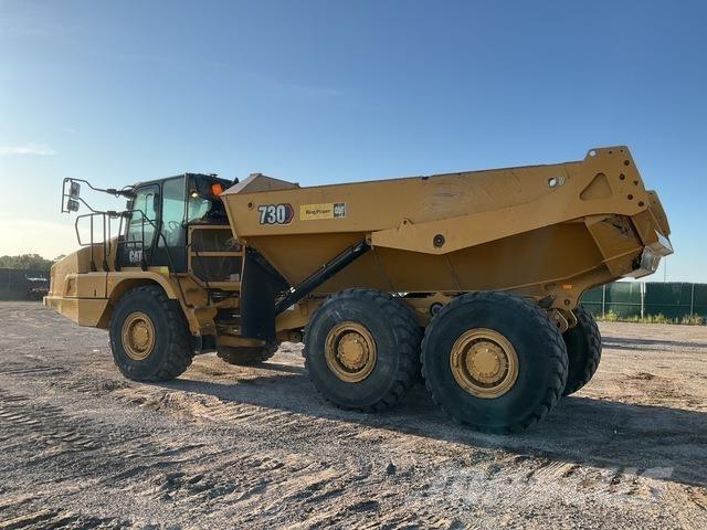 CAT 730 アーティキュレート式ダンプトラック