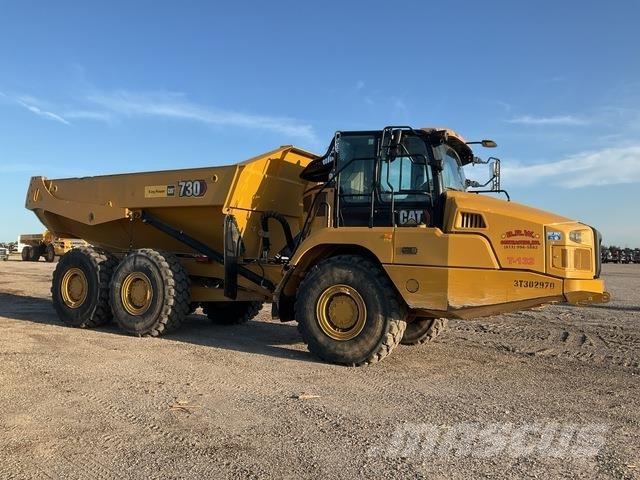 CAT 730 アーティキュレート式ダンプトラック