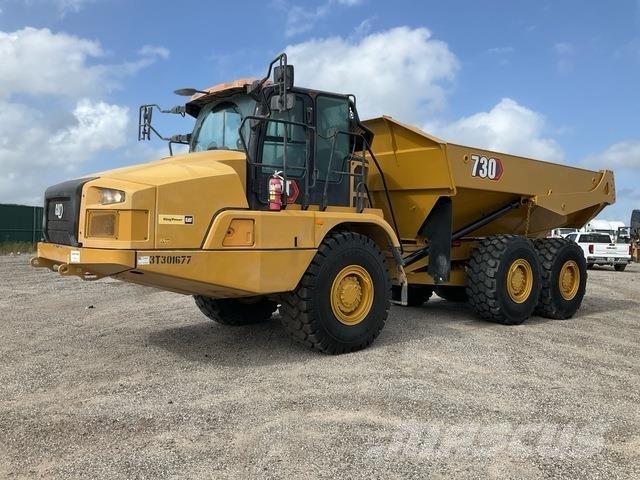 CAT 730 アーティキュレート式ダンプトラック