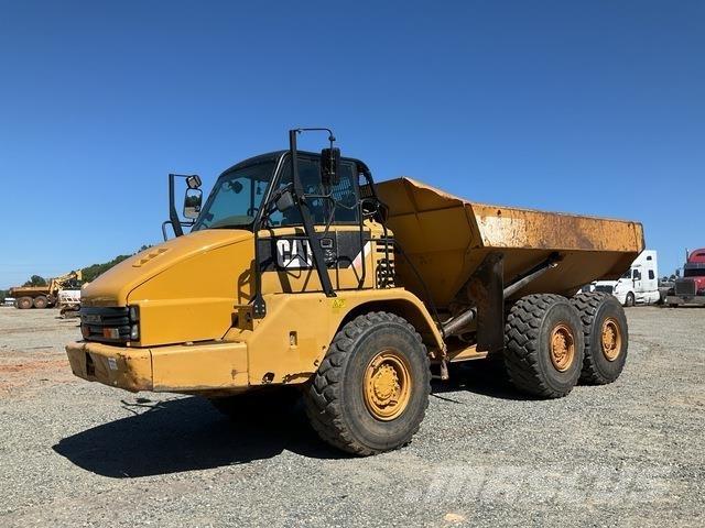 CAT 730 アーティキュレート式ダンプトラック