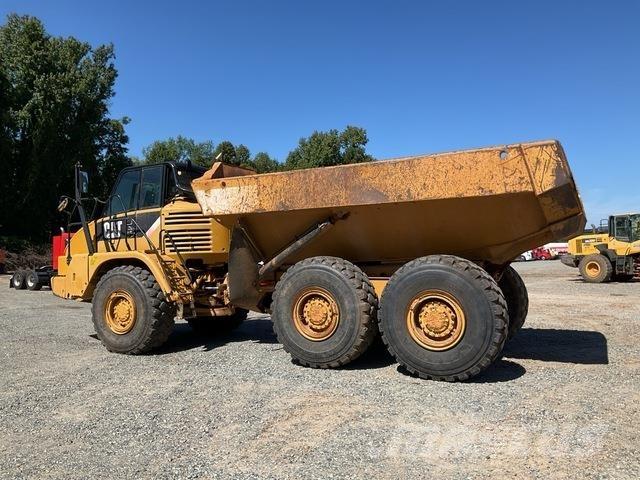CAT 730 アーティキュレート式ダンプトラック