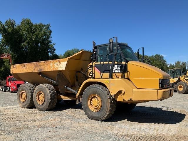 CAT 730 アーティキュレート式ダンプトラック