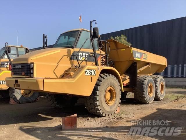 CAT 740 アーティキュレート式ダンプトラック