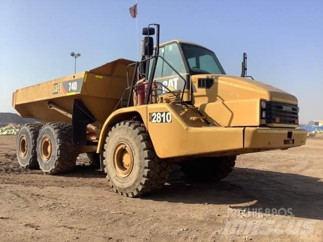 CAT 740 アーティキュレート式ダンプトラック