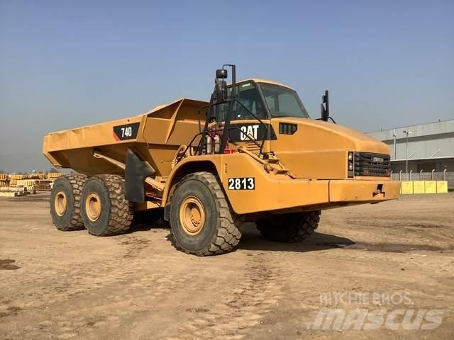 CAT 740 アーティキュレート式ダンプトラック