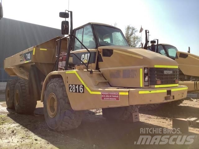 CAT 740 アーティキュレート式ダンプトラック