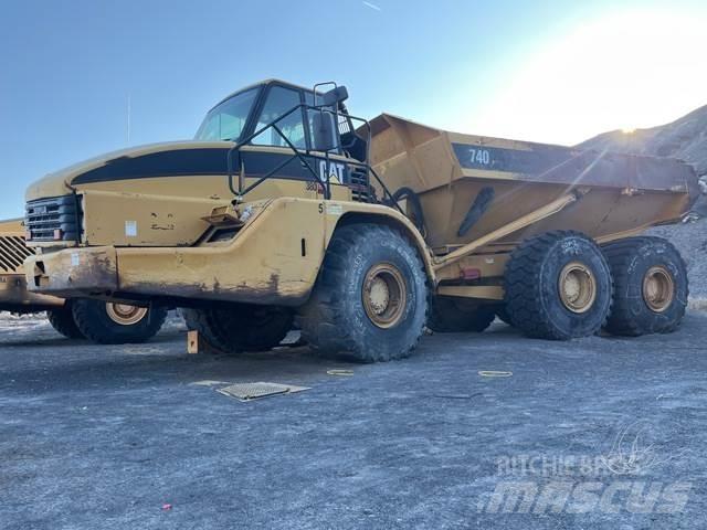 CAT 740 アーティキュレート式ダンプトラック