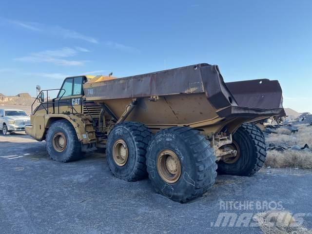 CAT 740 アーティキュレート式ダンプトラック