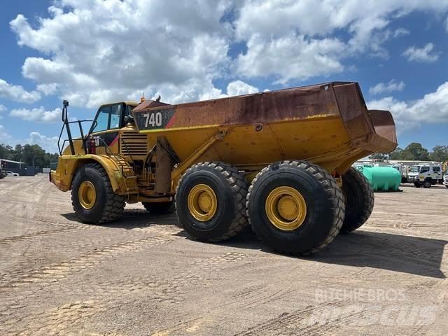 CAT 740 アーティキュレート式ダンプトラック