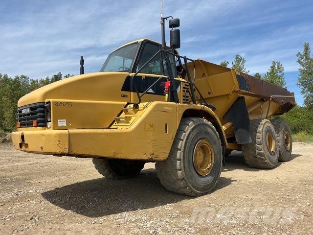 CAT 740 アーティキュレート式ダンプトラック
