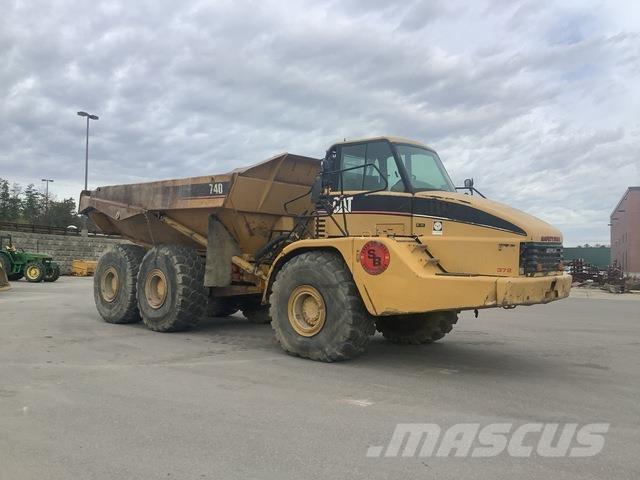 CAT 740 アーティキュレート式ダンプトラック