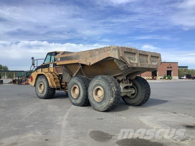 CAT 740 アーティキュレート式ダンプトラック