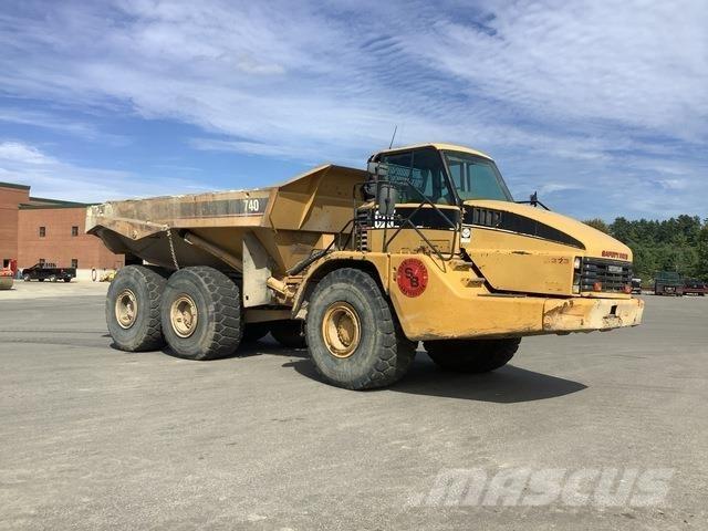 CAT 740 アーティキュレート式ダンプトラック