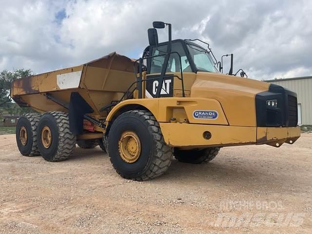 CAT 740B アーティキュレート式ダンプトラック