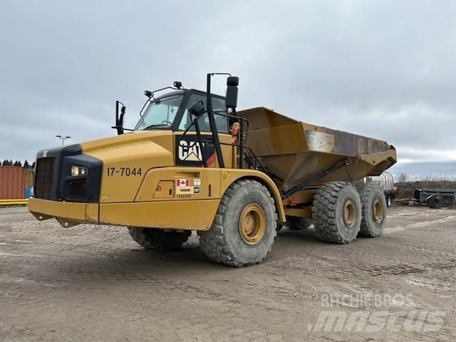 CAT 740B アーティキュレート式ダンプトラック