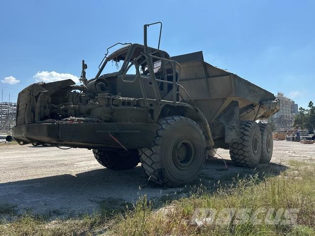 CAT 740B アーティキュレート式ダンプトラック