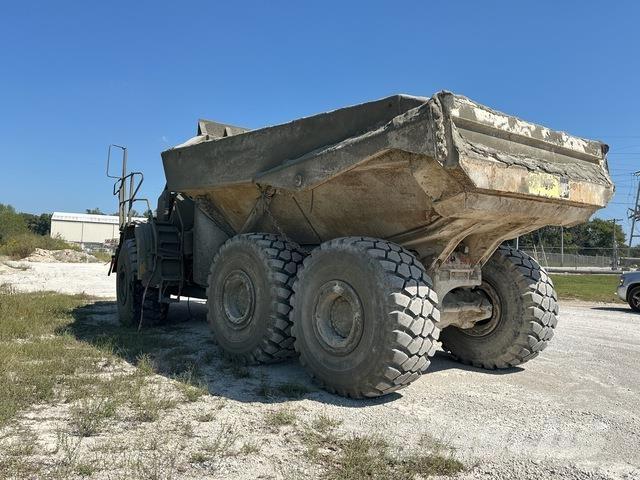 CAT 740B アーティキュレート式ダンプトラック