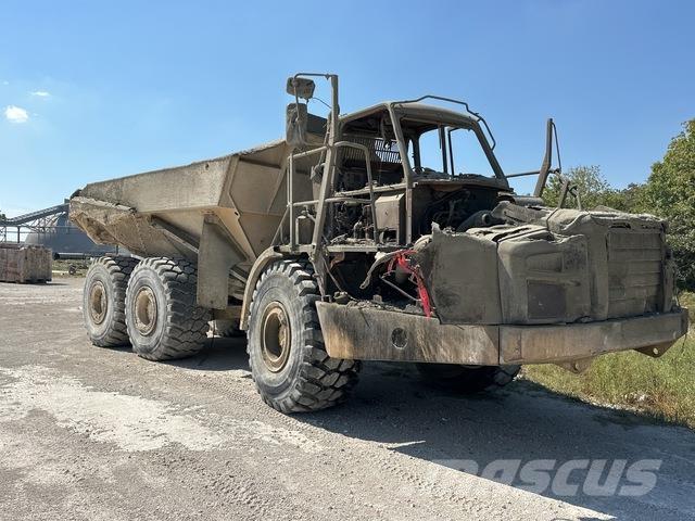 CAT 740B アーティキュレート式ダンプトラック