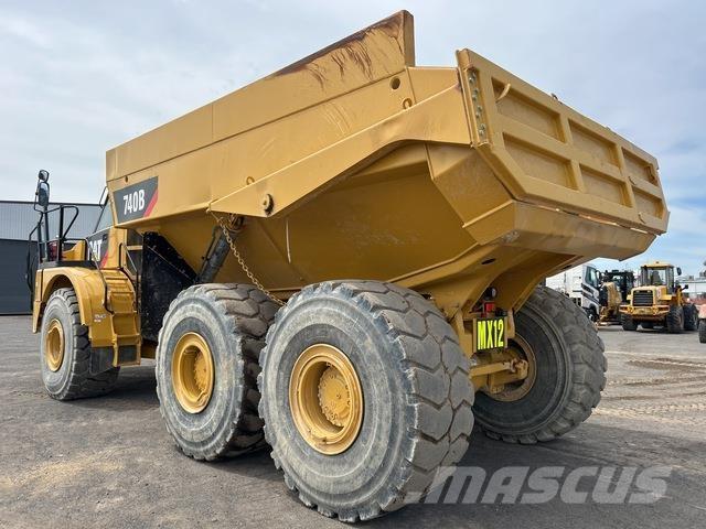 CAT 740B アーティキュレート式ダンプトラック