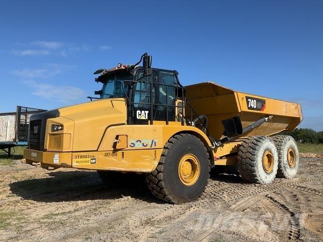 CAT 740GC アーティキュレート式ダンプトラック