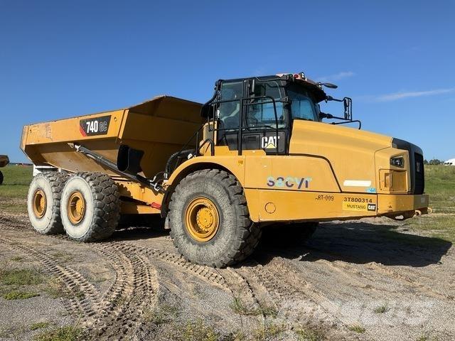 CAT 740GC アーティキュレート式ダンプトラック