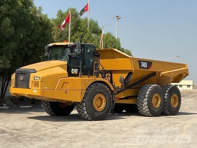 CAT 745 アーティキュレート式ダンプトラック